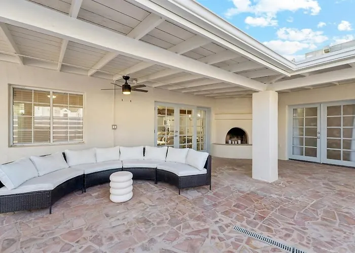 Ferienhaus Bray House - Epic Shared Backyard - Pool - Games