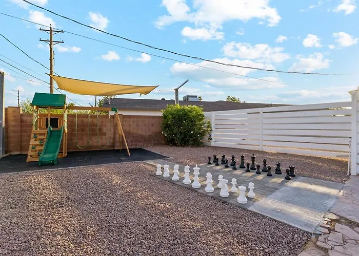 Bray House - Epic Shared Backyard - Pool - Games