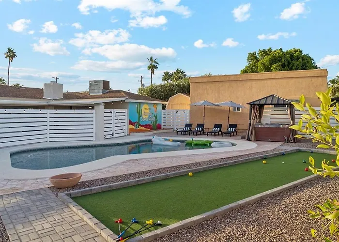 Ferienhaus Bray House - Epic Shared Backyard - Pool - Games *