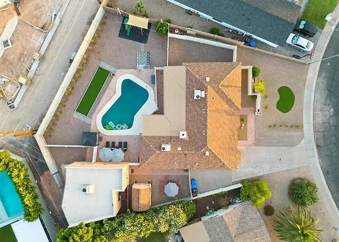 Bray House - Epic Shared Backyard - Pool - Games *