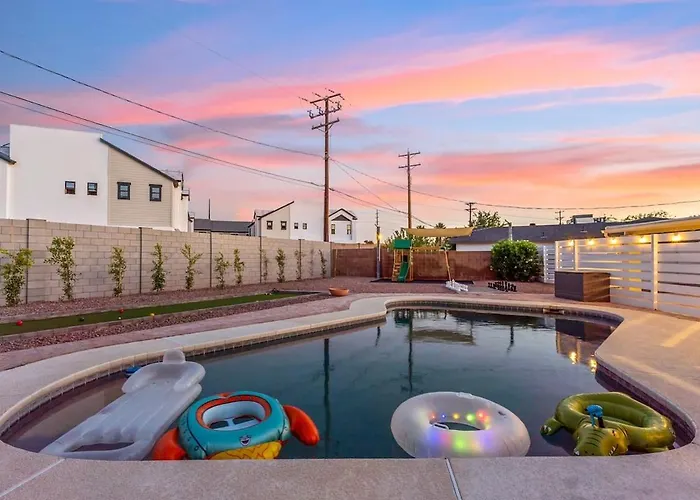 Bray House - Epic Shared Backyard - Pool - Games Phoenix