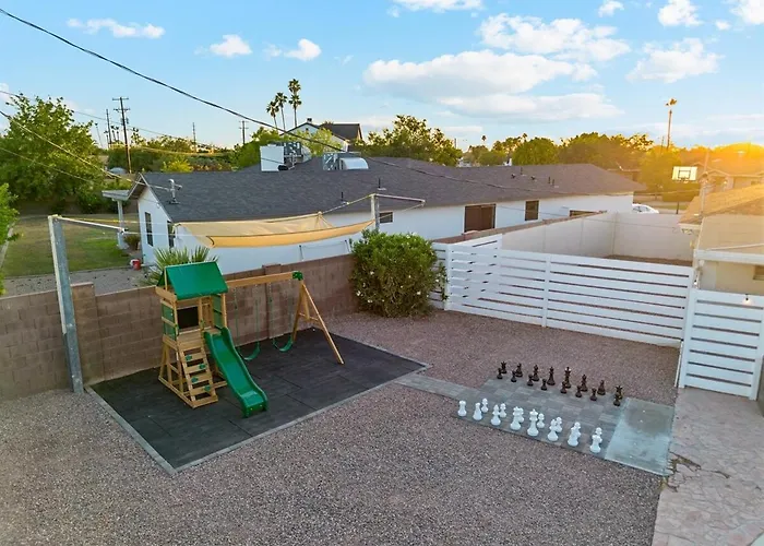 Bray House - Epic Shared Backyard - Pool - Games Phoenix